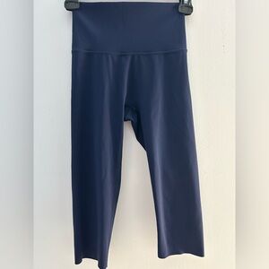 Women’s size small Aerie navy blue crop leggings